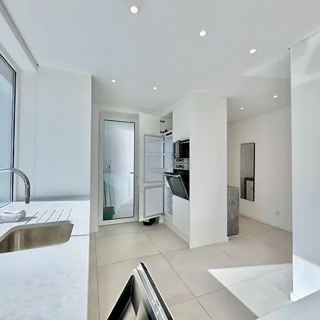 Panoramic 2 With Pool By Homing