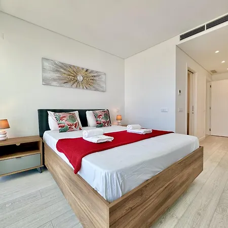 Panoramic 2 With Pool By Homing