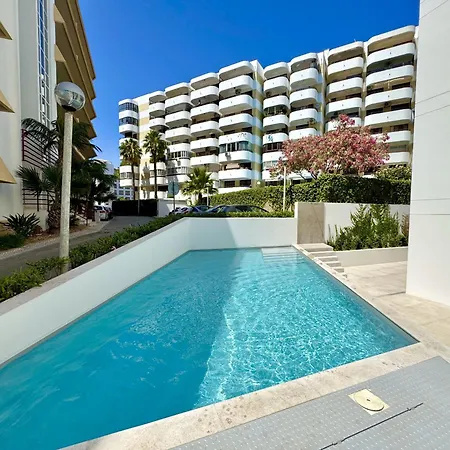 Panoramic 2 With Pool By Homing